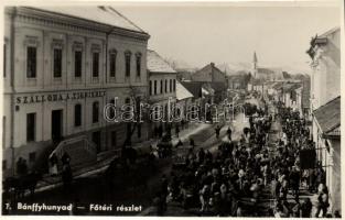 Bánffyhunyad, Fő tér, Szálloda a Tigrishez / main square, hotel, automobile