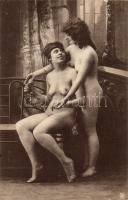 Erotic nude postcard, lesbian (kopott sarkak / worn edges)