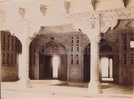 cca 1880 Salu Ozzehán mogul ágrai palotájának részlete, feliratozott kartonra ragasztott fénykép, 18x25 cm