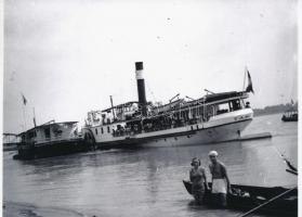 cca 1935 Tahi nevű hajó a Dunán, korabeli negatívról készült modern nagyítás, 13x18 cm
