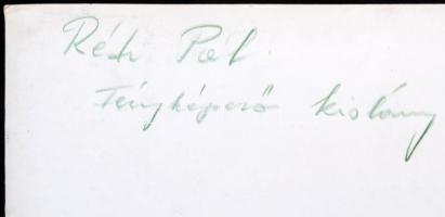 cca 1950 Réti Pál: Fényképező kislány, feliratozott vintage fotóművészeti alkotás a szerző hagyatéká...