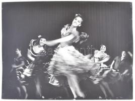 cca 1970 Magyar Alfréd: Tánc, feliratozott vintage fotóművészeti alkotás kiállítási emlékpecsétekkel, felületén törésnyomokkal, 29x39 cm