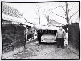 cca 1980 Móricz György: XX. századi Diogenész, pecséttel jelzett, feliratozott vintage fotóművészeti alkotás, 30x40 cm