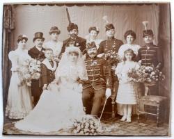 cca 1890 Esküvői csoportkép, kartonra ragasztva, 25x31 cm