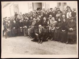 1942 Testvérgyűlekezeti konferencia Újvidék, fotó,középen dr. prof. Kiss Ferenc anatómia prof.,  verzón feliratozva, 22x29cm