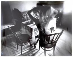 cca 1980 Ujhelyi István: Reggel a szobámba besütött a Nap, pecséttel jelzett, feliratozott vintage fotóművészeti alkotás, 30x38 cm
