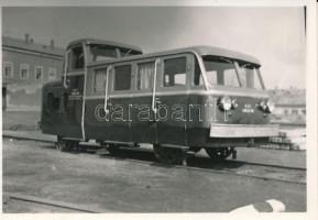 cca 1950 MÁV sínbusz, jelzés nélküli fotó Fekete György (1904-1990) budapesti fényképész hagyatékából, 6x9 cm