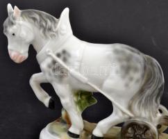 Szántó paraszt, kézzel festett, jelzett (HS), hibátlan, h:24 cm, m:13 cm