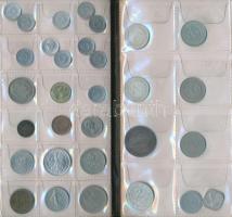 143db vegyes magyar és külföldi fémpénz berakólapokon és két albumba rendezve, közte jobb darabokkal...