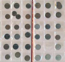 143db vegyes magyar és külföldi fémpénz berakólapokon és két albumba rendezve, közte jobb darabokkal...