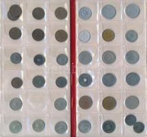 143db vegyes magyar és külföldi fémpénz berakólapokon és két albumba rendezve, közte jobb darabokkal...