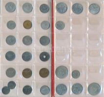 143db vegyes magyar és külföldi fémpénz berakólapokon és két albumba rendezve, közte jobb darabokkal...