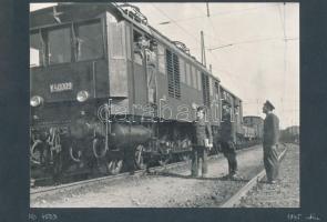 cca 1950 Kandó-mozdony, albumlapra ragasztott fotó, 18x24 cm
