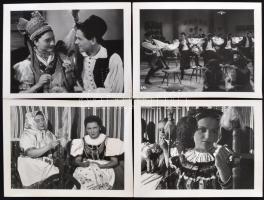 cca 1953 Jelenetek az Este a fonóban című filmből, 8 db fotó, 24x30 cm