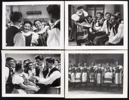 cca 1953 Jelenetek az Este a fonóban című filmből, 8 db fotó, 24x30 cm