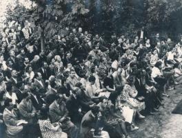 cca 1945 Bp., Az MKP 14. kerületi(Stefánia út) épületének udvarán, 3 db fotó, későbbi nagyítások, 22...