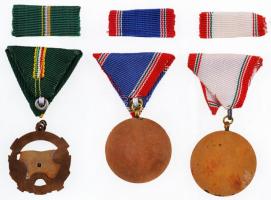 ~1970. "A Haza Fegyveres Szolgálatában" 20 és 25 év, zománcozott fém kitüntetések mellszal...