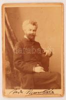 cca 1880 Kabinetfotó Munkacsy Mihalyról, a festőművész saját kezű aláírásával. A fotó Munkácsy párizsi tartózkodása idején készült a Braun & C. műteremben.  / Autograph signed photo of Mihaly Munkacsy, world known Hungarian painter. 11x17 cm
