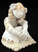 Kovács Éva (1938-): Testvérek (3 db). Kézzel festett mázas kerámia, jelzett, hibátlan, m:14 cm,21 cm...