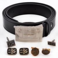 Fekete bőr öv bontatlan csomagolású bőr csattal, h: 130 cm, 3 pár mandzsettagombbal