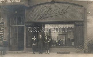 Zsolna, Zilina; Hasel üzlete / schop, Jan. Vykopal photo