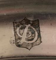 3 db fém tálca, kettőm közülük jelzéssel, 32x22 és 38x28 cm közötti méretekben