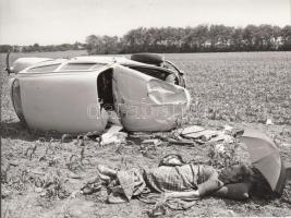 cca 1960 Autóbaleset(Volkswagen Bogár), 9x12 cm