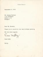 1991 Gene Kelly(1912-1996) Oscar-díjas amerikai táncos, színész aláírása az őt ábrázoló fotón és lev...