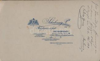 cca 1911 Kalapos hölgy, cilinderes úr, keményhátú fotó Schubernig budapesti műterméből, 21x13 cm