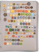 3 albumnyi vegyes jelvény tétel a szocialista időszakból, több zománcozott, benne közlekedéssel, sporttal kapcsolatos darabok is T:vegyes Megtekintésre ajánlott! Mixed badges in three collectors album from the socialism, with enamelled pieces, between them sport and transport topic C:mixed It is well worth seeing!