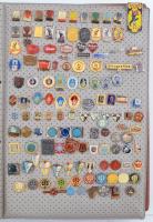 3 albumnyi vegyes jelvény tétel a szocialista időszakból, több zománcozott, benne közlekedéssel, spo...