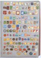 3 albumnyi vegyes jelvény tétel a szocialista időszakból, több zománcozott, benne közlekedéssel, spo...