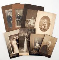 cca 1900-1930 Családi portrék, csoportképek, 8 db különféle keményhátú fotó, különféle külföldi és magyar műtermekből, különböző méretben
