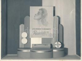 cca 1940-1950 Rossz közérzetnél és fájdalmaknál - Pyramidon tabletta a Bayertől, reklámfotó, 17x23 cm