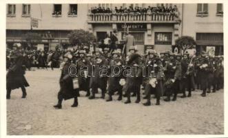 1938 Léva, Levice; bevonulás, Gambaty üzlete / entry of the Hungarian troops, shop, 'vissza' So. Stpl