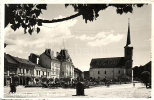 Székelyudvarhely, Odorheiu Secuiesc; Battyán-tér, templom, lovaskocsi, gyógyszertár / square, church, carriage, pharmacy