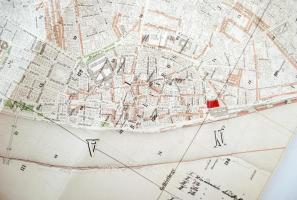 cca 1870 Pest részletes térképe az 1870-es évek rendezési hulláma előtti utcaképpel és a rendezési t...