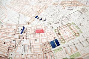 cca 1870 Pest részletes térképe az 1870-es évek rendezési hulláma előtti utcaképpel és a rendezési t...