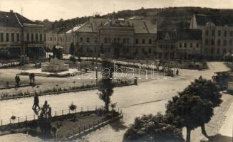 1943 Zilah, Zalau; Főtér, Szabó Kálmán üzlete, 'Kincses' üzlet, Wesselényi szobor / Main Square, shops, statue, photo