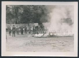 cca 1944 Háborús pusztítás a budapesti 505 sz. hadikórházban, kórházi fertőtlenítési fotókkal, 24db ebből 7db jelzett: vitéz Csontos György őrm., cca 10x7cm