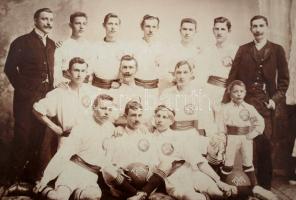 1900 Budapest III. Óbudai Műkedvelő Football Club MFC tablófotó kartonon. 31x25 cm