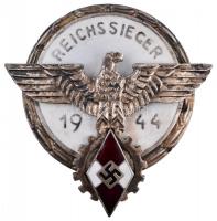 Német 3. Birodalom 1944. &quot;Reichssieger&quot; ezüstözött, zománcozott fém Hitlerjugend jelvény &quot;G. Brehmer Markneukirchen&quot; és &quot;L/12&quot; jelzésekkel, gyűjtői másolat! T:2 German Third Reich 1944. &quot;Reichssieger&quot; silver plated, enamelled metal Hitler Youth badge with maker&#039;s mark &quot;G. Brehmer Markneukirchen&quot; and &quot;L/12&quot; mark, replica! C:XF