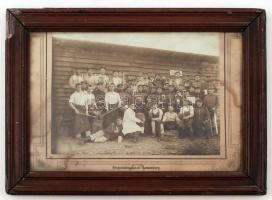 1901 Hammelburg, katonai csapat kiképző helyen készült tabló fotó üvegezett keretben / 1901 Germany, Hammelburg, Military training place. Photo in glased frame. 35x25 cm