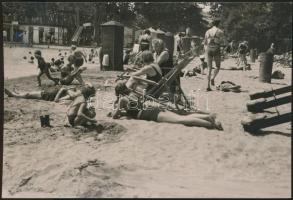 cca 1930 Esztergomi strand fotó, jelzett: Róna Henrik fényképész, 10x15cm