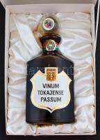 cca 1980 Díszdobozos 5 puttonyos Tokaji Aszú bontatlan állapotban. Hozzá való üveg dugóval. A sértet...