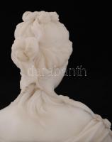 Márvány női büszt alabástrom talapzaton, jelzés nélkül, kis kopásnyomokkal, m: 25 cm
