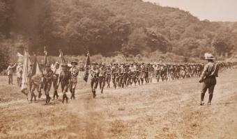 1930-1933 A MÁV cserkészcsapatának utazásait bemutató fényképgyűjtemény. 306 db nagyrészt feliratozo...