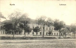 Gyula, laktanya