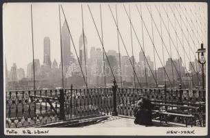 H.B. Leon: New York az 1930-as években, 2 db fotó, jelzett, 19x12 cm