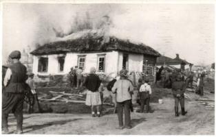 II. Világháborús katonai lap Kárpátaljáról, égő ház tűzoltása / WWII military postcard from Zakarpattia Oblast, burning house, firefighting, photo